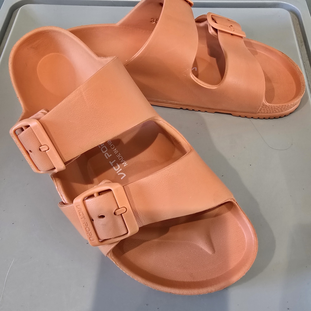 Vict Popu Double Buckle Slide Sandals, Size 8